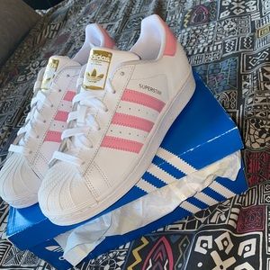15% OFF (2 items) FREE Shipping (3+ items)
